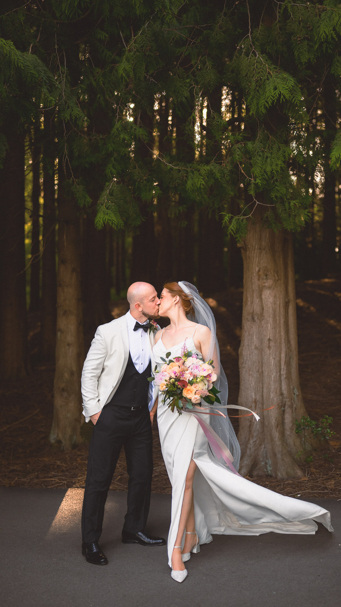 Watch wedding photography behind the scenes